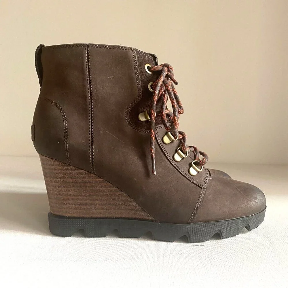 Sorel Joan Uptown Blackend Brown Nubuck Suede Wedge Lace up Boots 9.5